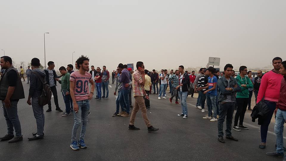 حصريا بالصور والفيديو : قطع طريق الاسماعيلية القاهرة الصحراوي