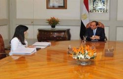 إجتمع الرئيس عبدالفتاح السيسي يوم لأحد، بـ داليا خورشيد وزيرة الاستثمار.