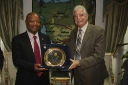 محافظ جنوب سيناء يستقبل سفير جنوب افريقيا