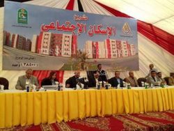  وزير الإسكان يوزع عقود تمليك وحدات سكنية بمدينة العاشر من رمضان