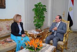 “السيسي” يؤكد دعم مصر الكامل لترشيح مشيرة خطاب لـ”اليونسكو