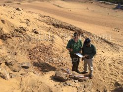بالصور …عصام ناجي : العثور على دليل لوجود مقابر جديدة في قبة الهوا بأسوان خلال موسم الحفائر القادم