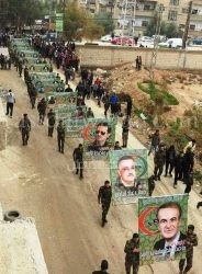 “صورة بألف دليل “الشعب السورى يدخل حلب وهم رافعون صور لزعماء وعلى رأسهم الزعيم جمال عبد الناصر