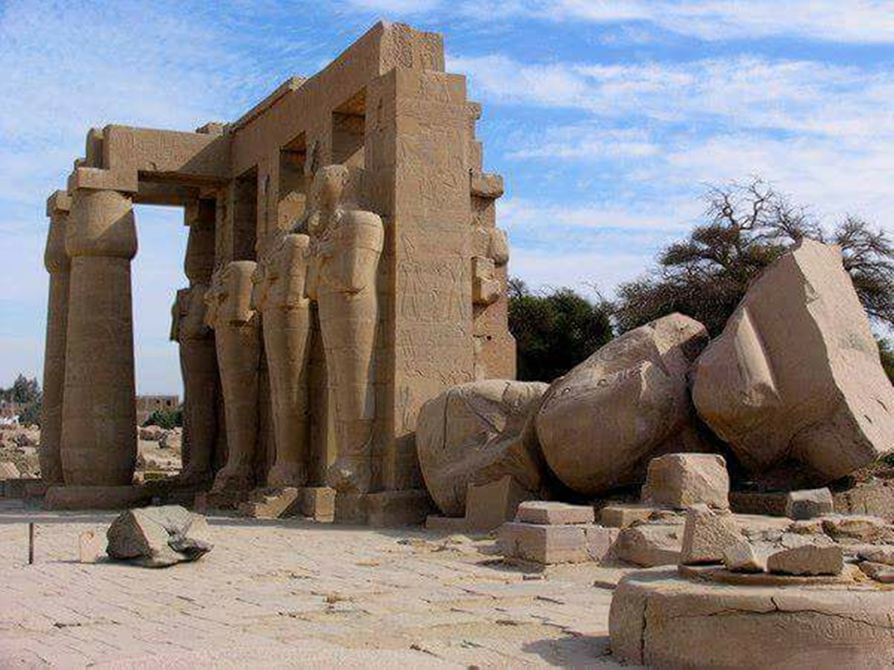 قصص من التاريخ معبد الرامسيوم