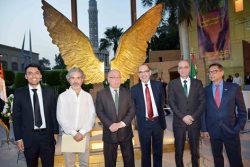 وزير الثقافة يزيح الستار عن تمثال ” أجنحة المكسيك”