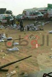 عاجل…إنقلاب شاحنتين بين مكة والمدينة وتوارد أنباء عن تناثر الضحايا والجثث على جانبى الطريق
