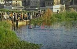 ” أب يلقي طفليه في مياه النيل بسبب ملابس العيد”
