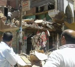 بالصور…انهيار عقار قديم على طريق دمرو محافظة الغربيه