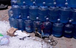 بالصور…ضبط 266جالون مياه شرب مجهوله المصدر بمنطقة الحرفيين بالبحر الأحمر