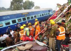 مقتل وإصابة العشرات في حادث قطار مروع بالهند