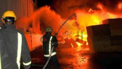 السيطرة على حريق هائل فى مصنع لإنتاج الزجاج بمدينة السادات