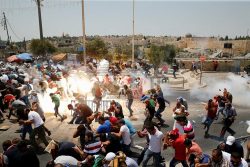 الصحة الفلسطينية: إصابه 378 مواطن فى تصادم مع الاحتلال خلال مظاهرة أمس