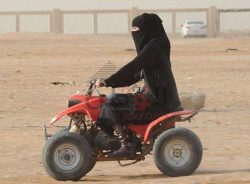 السماح لنساء المملكة السعودية بقيادة الشاحنات والدراجات النارية