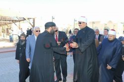 بالصور…وفد رفيع المستوى من محافظة جنوب سيناء يقدم التهاني للاخوه الاقباط بعيد الميلاد المجيد