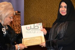 تكريم الإماراتية منى المنصورى خلال فعاليات الملتقى الرابع للثقافة العربية عن مجمل أعمالها فى مجال تصميم الأزياء