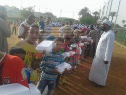 بالصور…يوم الفرحة لــ 100 طفل يتيم بمنشأة زعفرانة بالمنيا