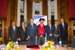 الجروان يكرم بدرجة الدكتوراه الفخرية من جامعة لاهاي للعلوم والتكنلوجيا بهولندا بقصر السلام في محكمة العدل الدولية الجروان يكرم بدرجة الدكتوراه الفخرية من جامعة لاهاي للعلوم والتكنلوجيا بهولندا بقصر السلام في محكمة العدل الدولية