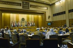 رئيس البرلمان العربي يؤكد الموافقة على قرار تثمين مشروع ” مسام ” لنزع الالغام باليمن