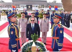 الرئيس السيسى يضع إكليل زهور على قبر الجندى المجهول فى ذكرى تحرير سيناء